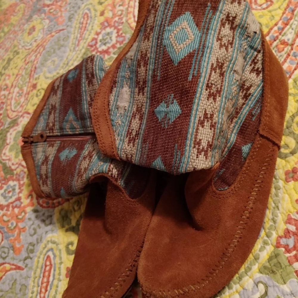 Minnetonka Boots, size 10